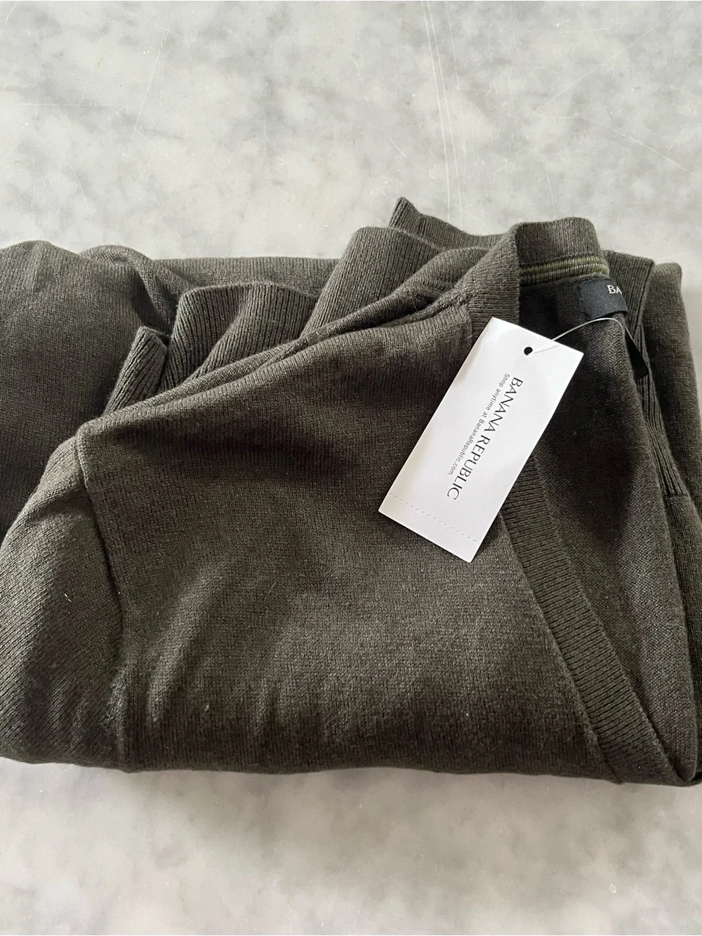 Banana Republic silk and cotton V-neck Men's Sweater - Olive Green